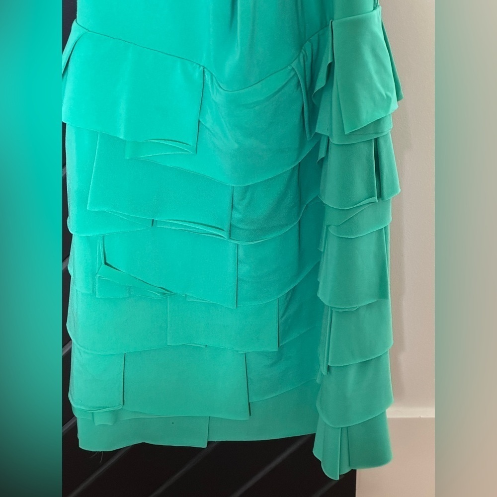 BCBGMaxAzria halter dress. Size XS. Excellent condition! - Picture 3 of 5